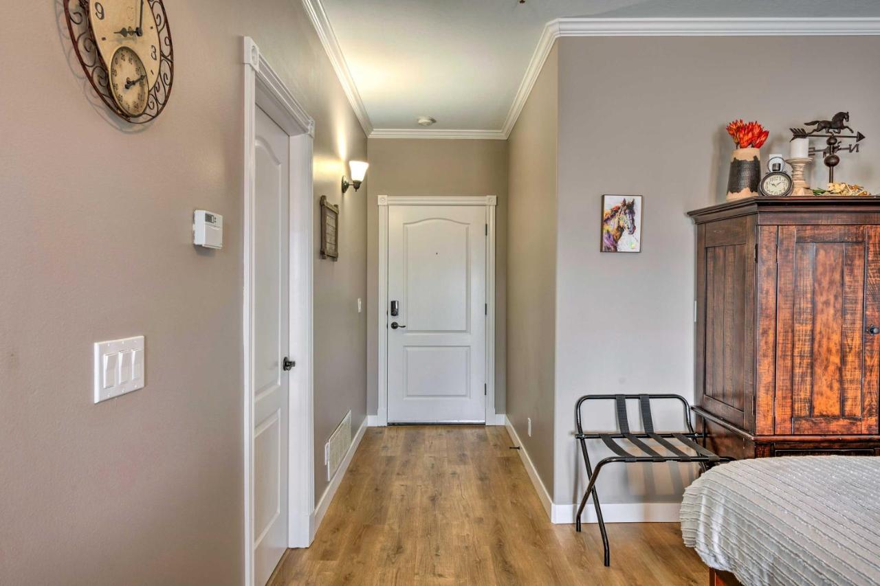 Large, Cozy Midway Studio With Mountain Views! Exterior photo