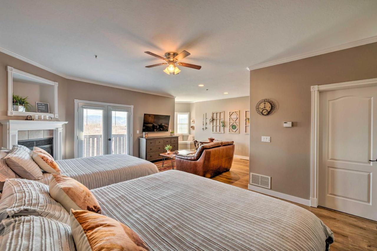 Large, Cozy Midway Studio With Mountain Views! Exterior photo