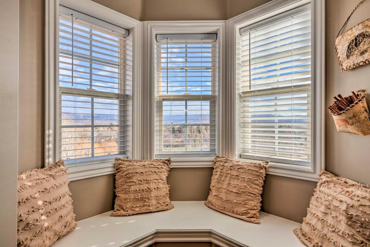 Large, Cozy Midway Studio With Mountain Views! Exterior photo